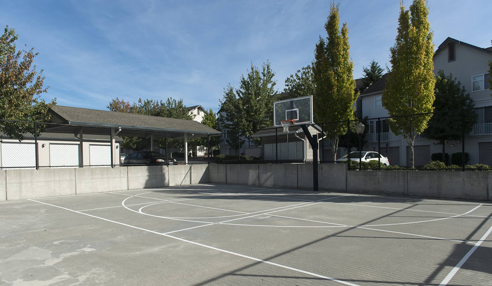The Hawthorne Apartments Basketball Court