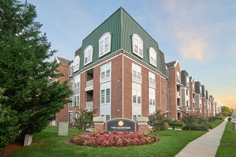 Building exterior of The Quarters at Towson apartments located in Baltimore