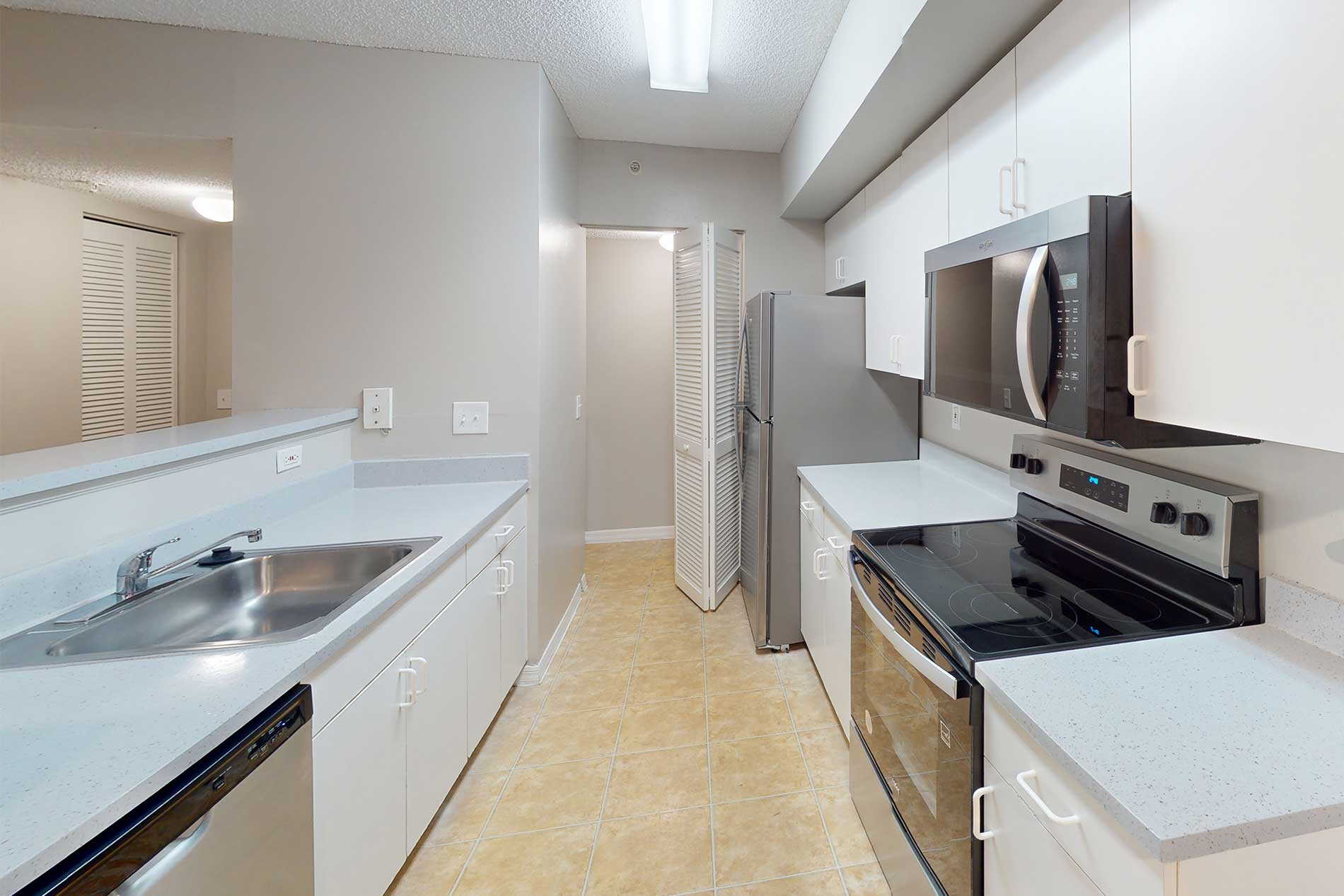 The Reserve and Park at Riverbridge apartment kitchen