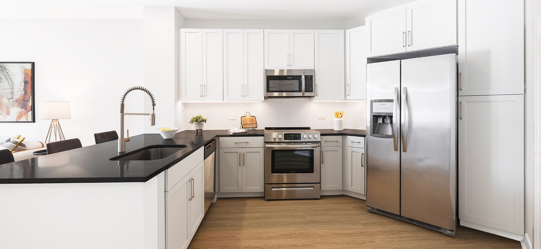 The Smith apartments in King of Prussia Philadelphia features updated interiors with stainless steel appliances and quartz countertops