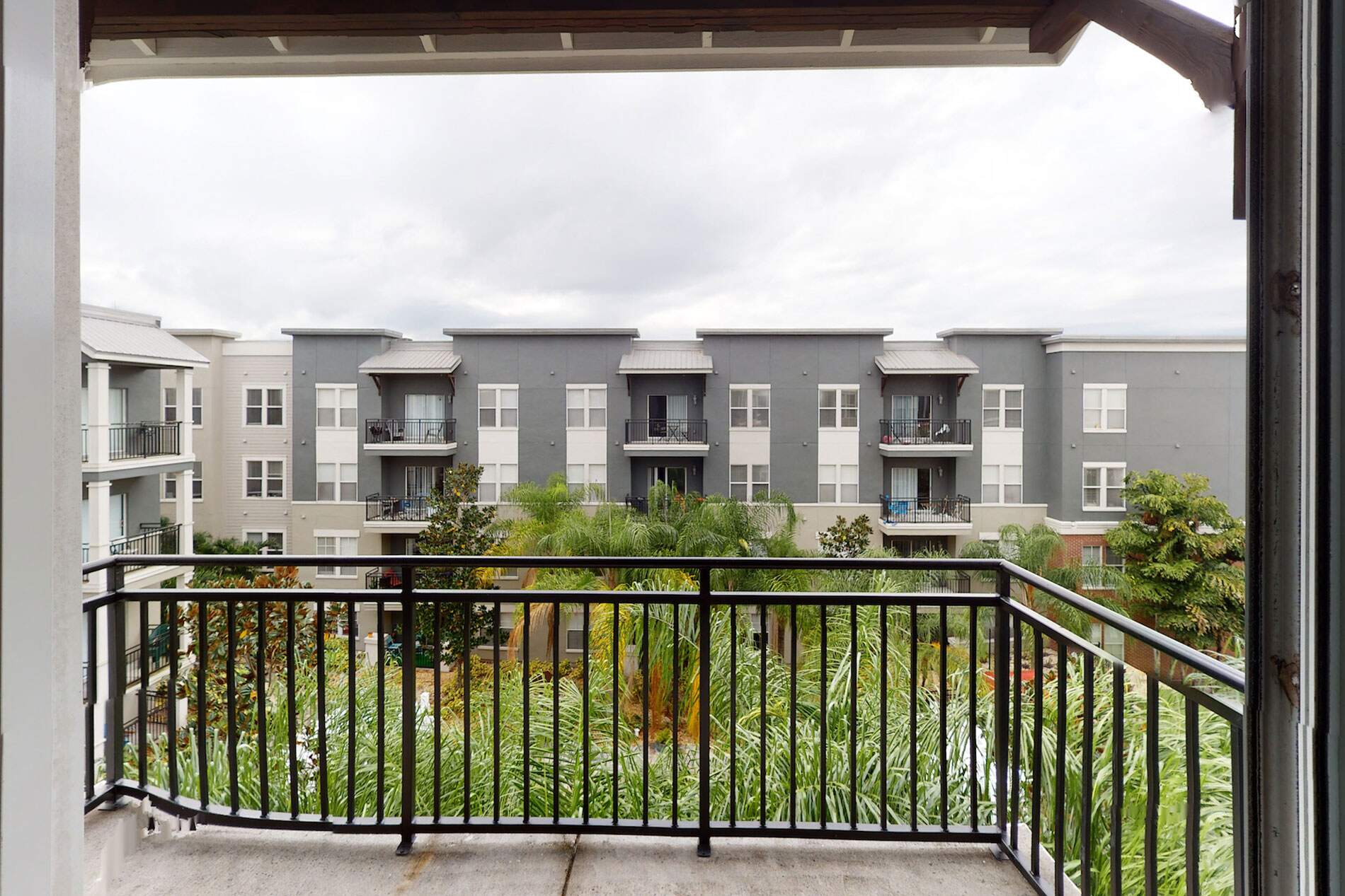 Vintage Lofts at West End patio view