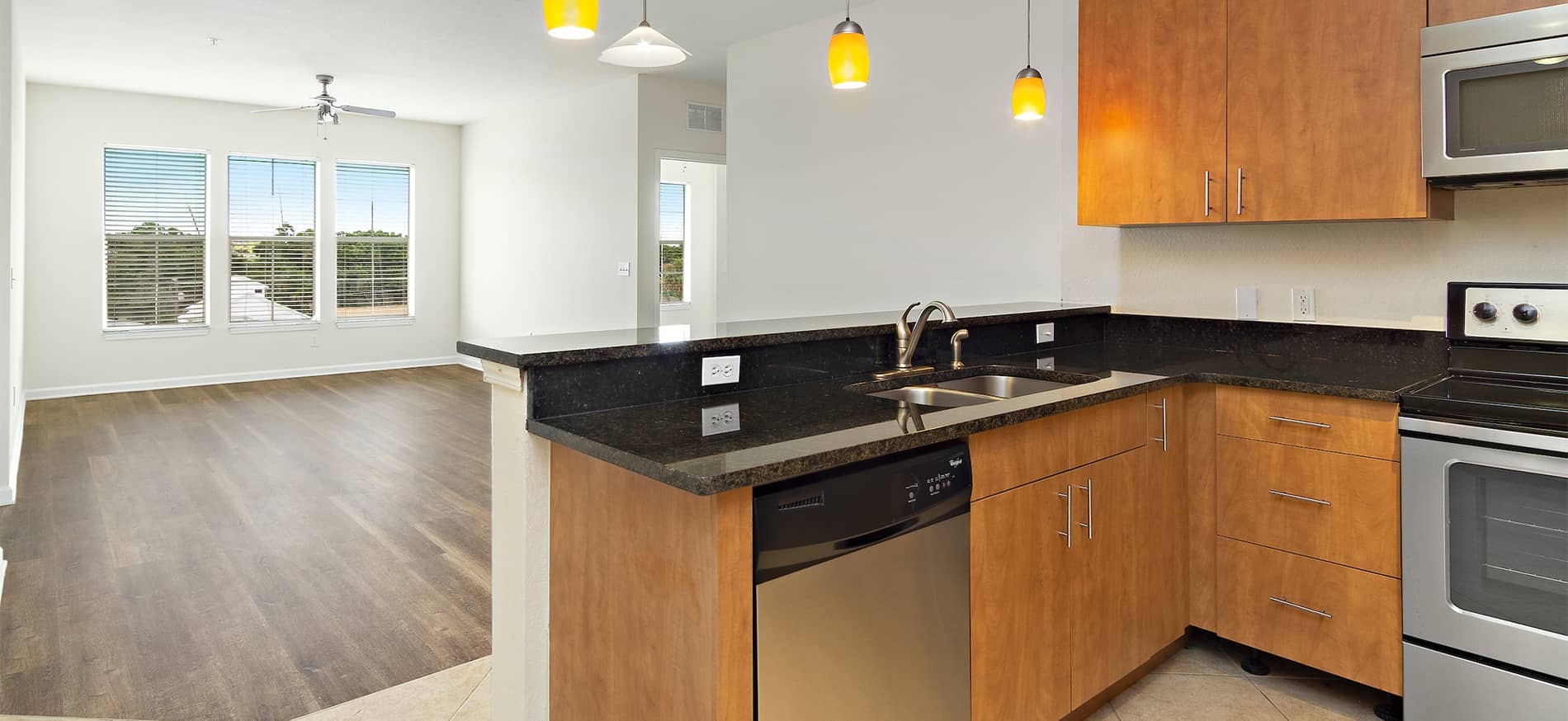 Vintage Lofts at West End apartment kitchen