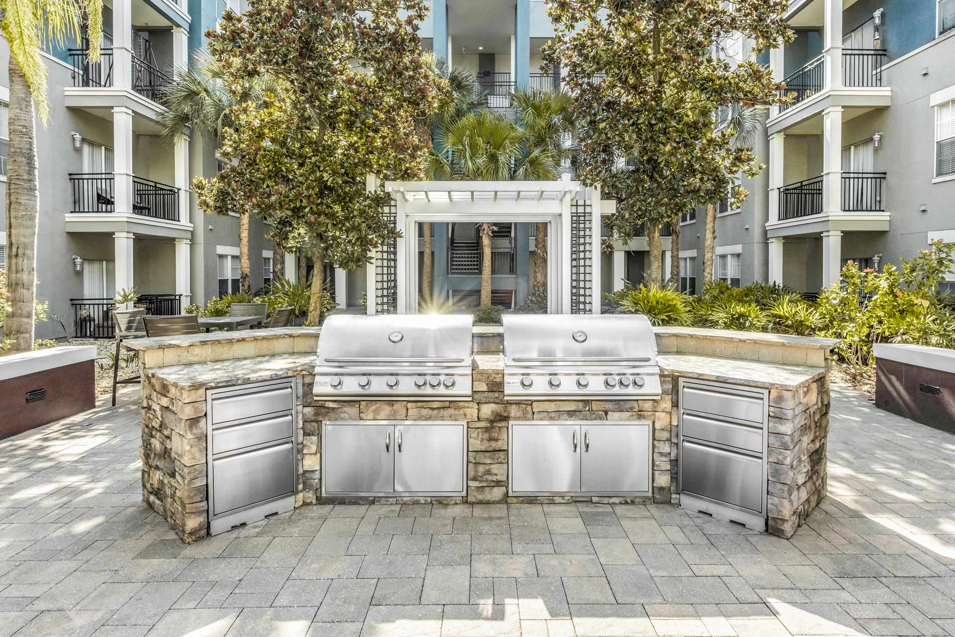 Vintage Lofts at West End courtyard