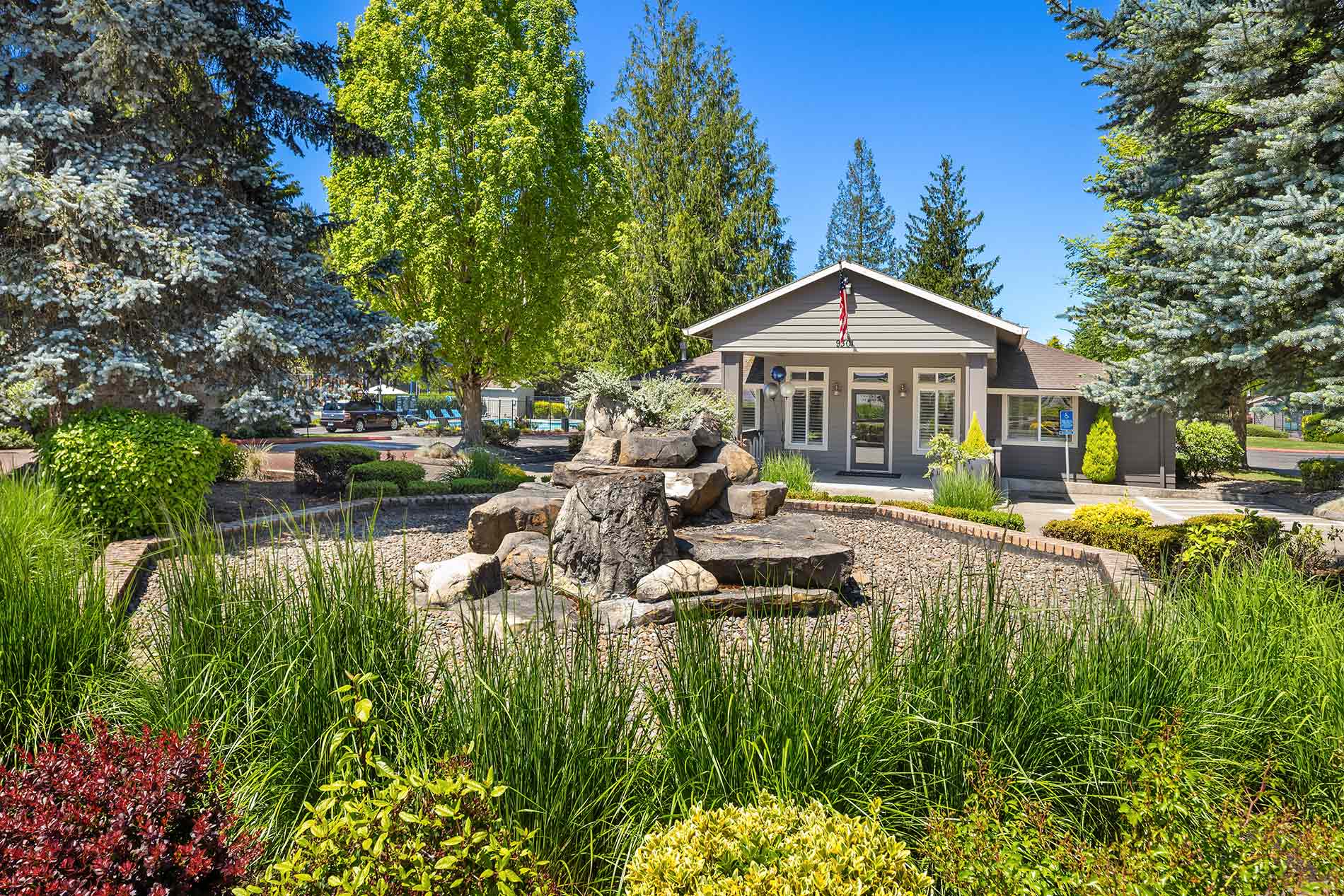 Tualatin Heights building exterior - Tualatin, OR