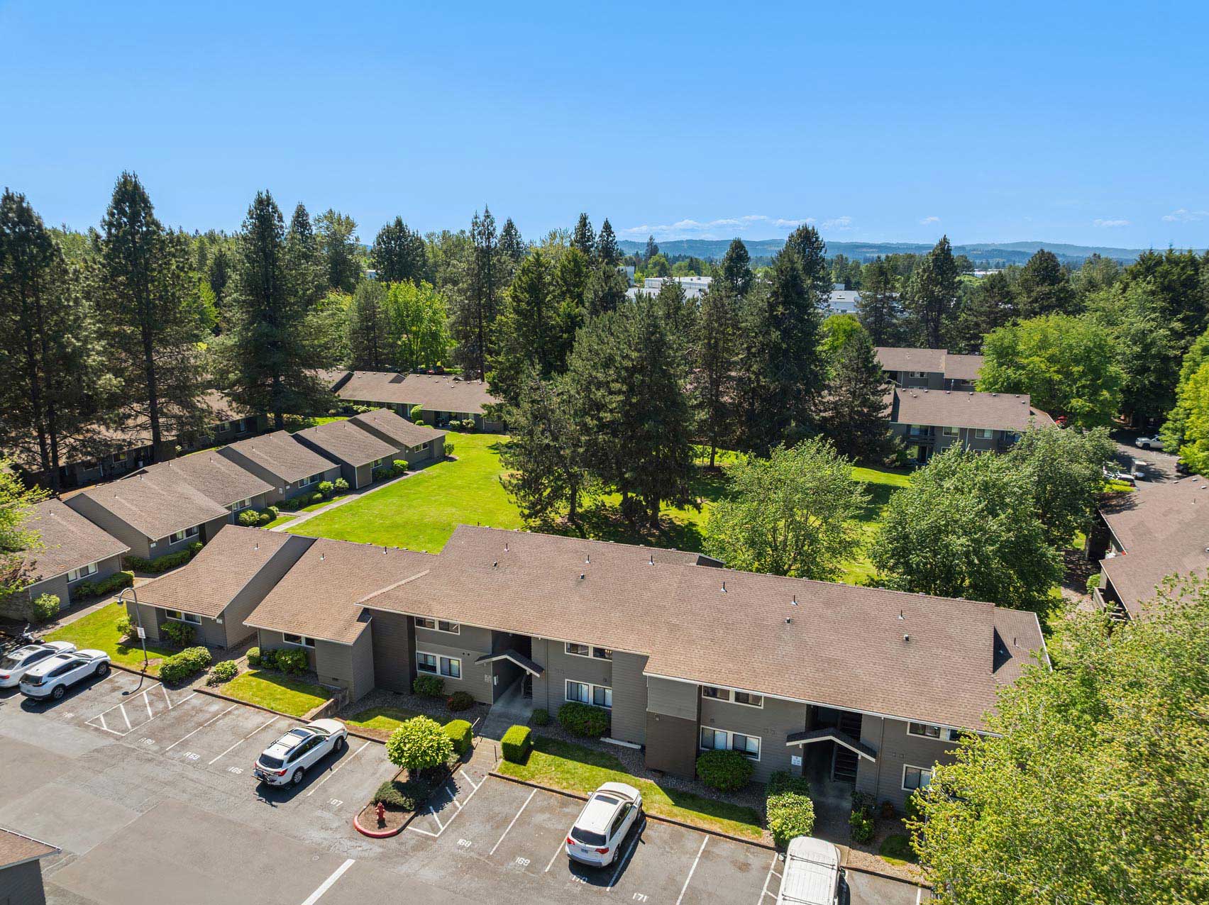 Tualatin Heights apartments drone building exterior