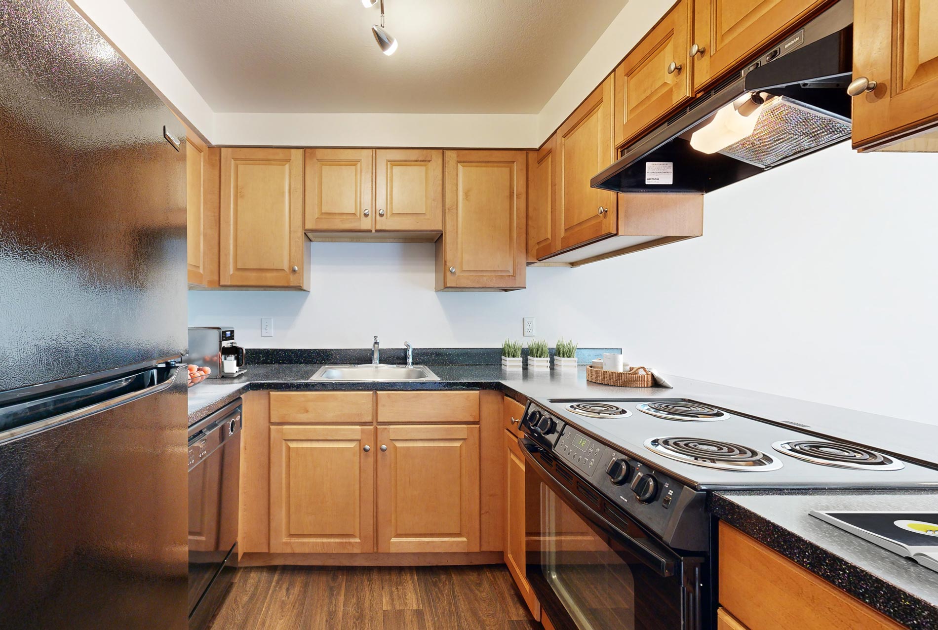 Tualatin Heights staged kitchen