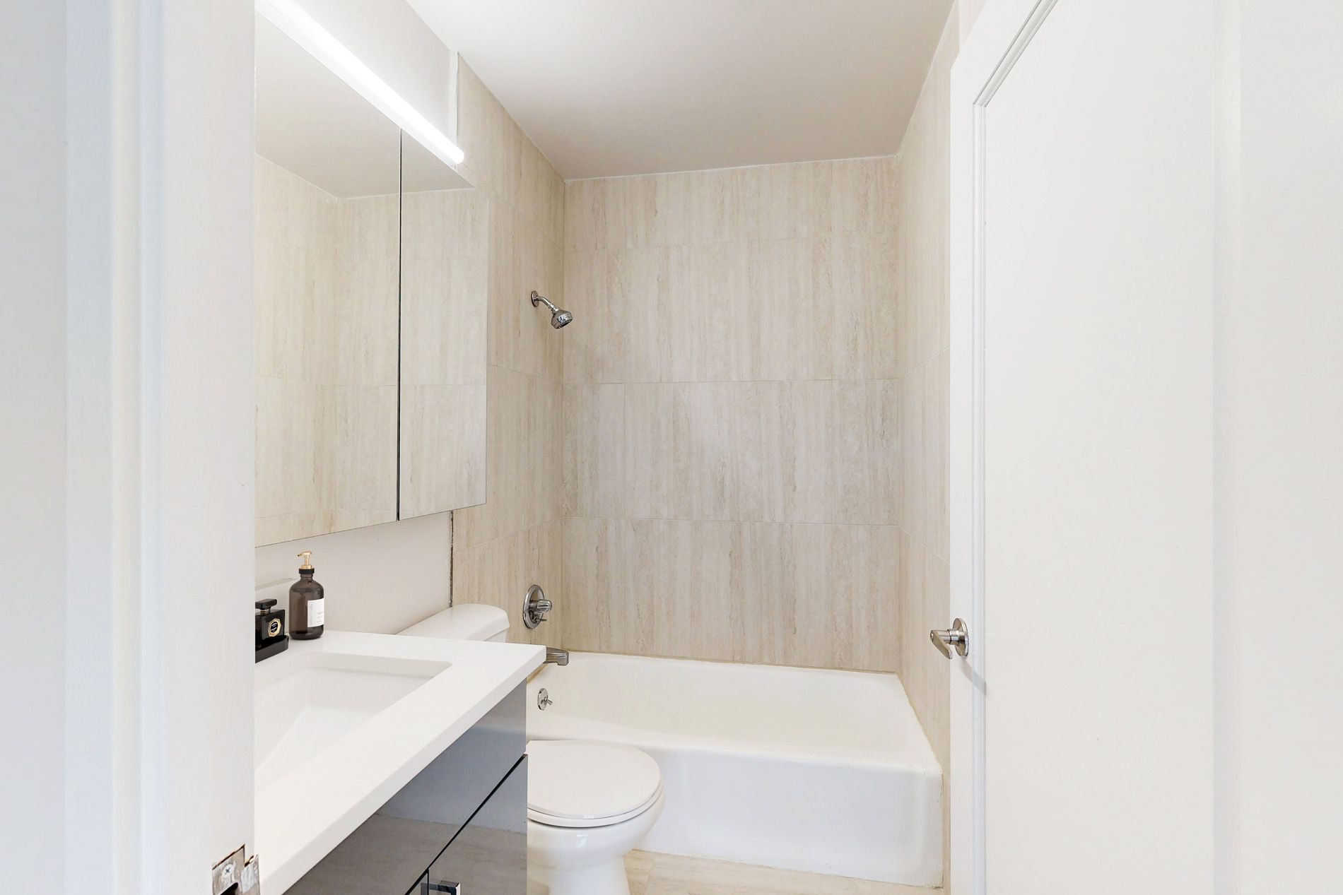 View 34 staged bathroom