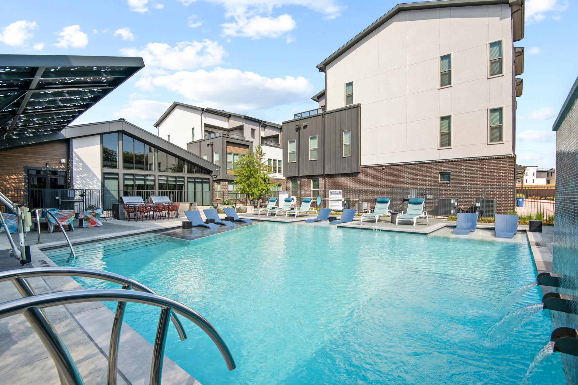 Villas At Fiori pool