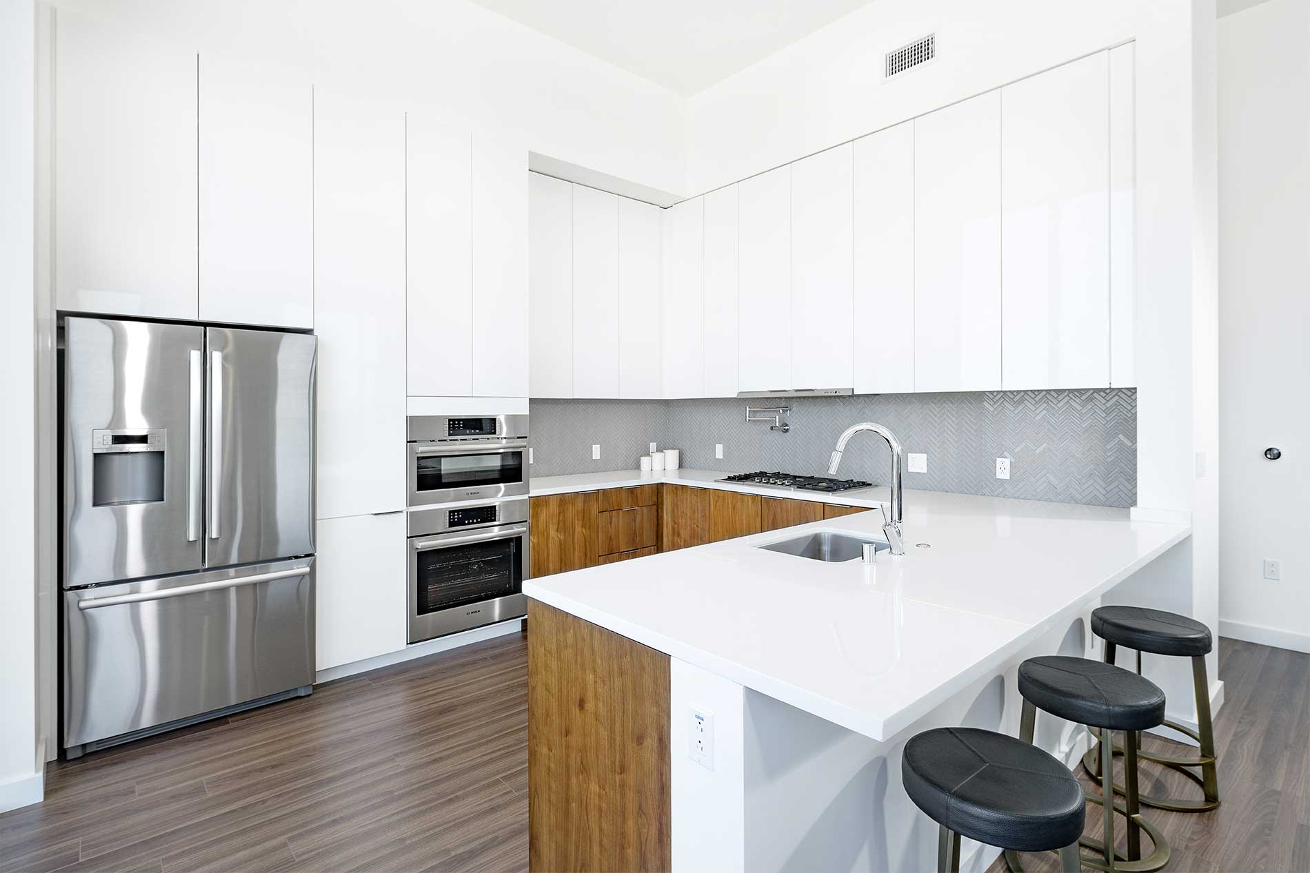Vision on Wilshire apartment kitchen