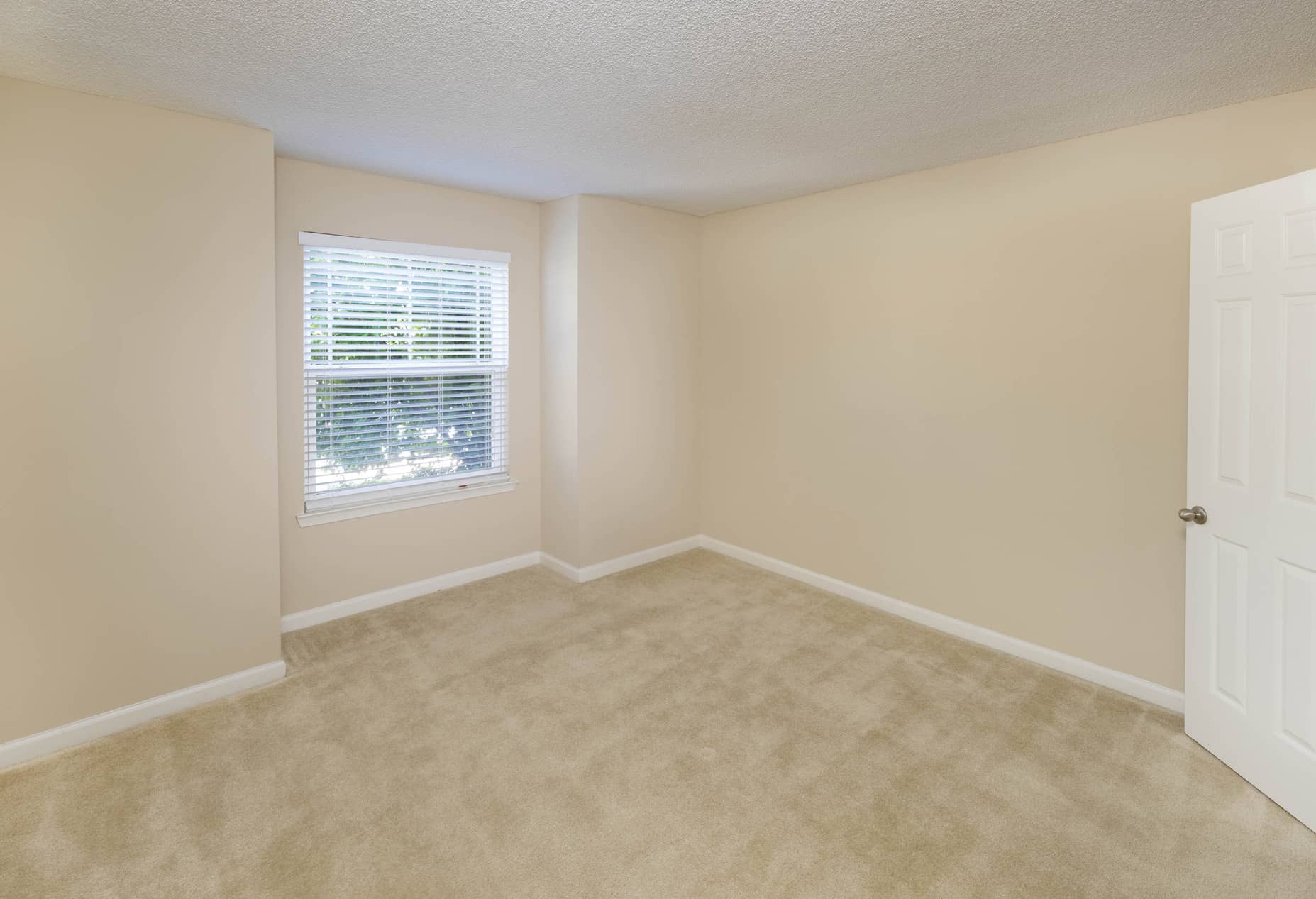 Photos & Tours of Wellington Place at Olde Town Northern Virginia