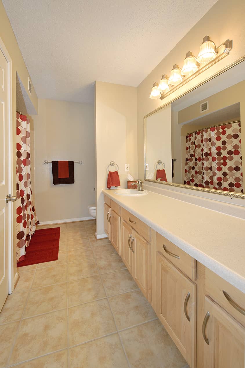 Photos & Tours of Wellington Place at Olde Town Northern Virginia