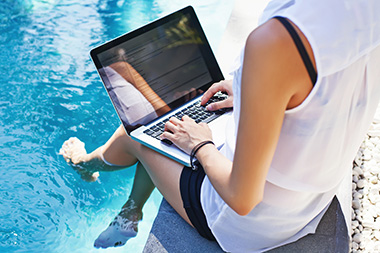 gig smart woman laptop pool