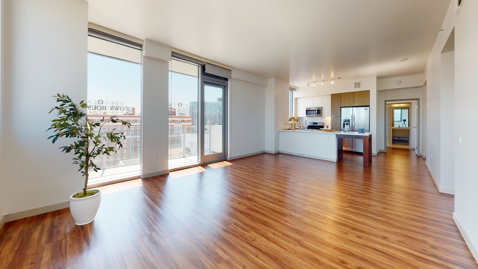 3033 Wilshire 2 of 5