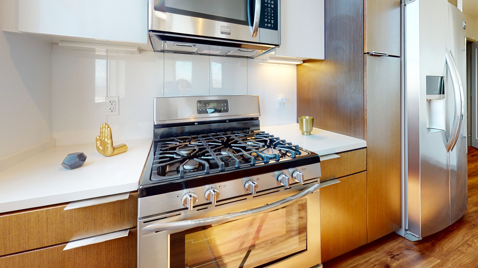 3033 Wilshire 1 of 5