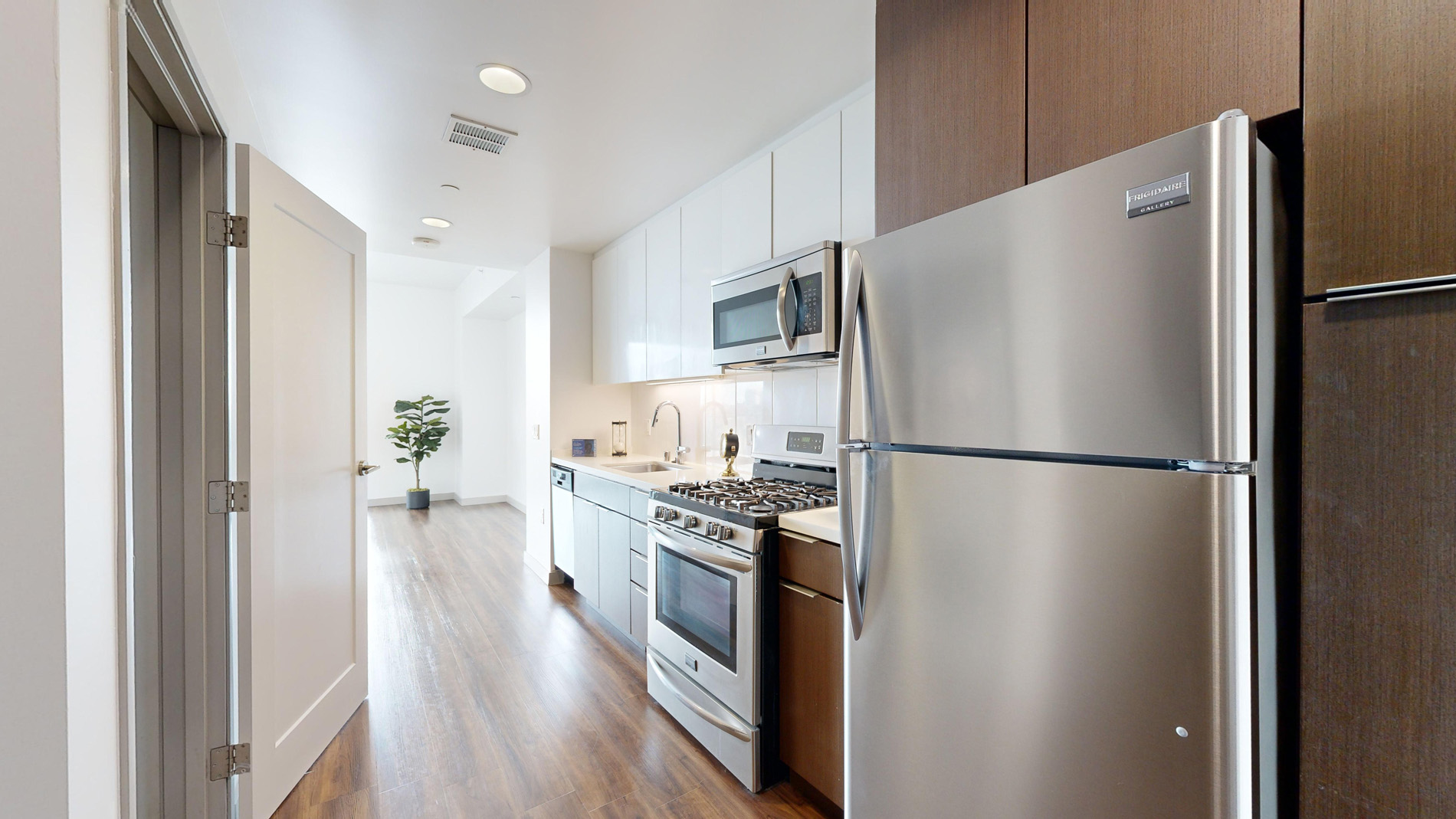 3033 Wilshire 1 of 5