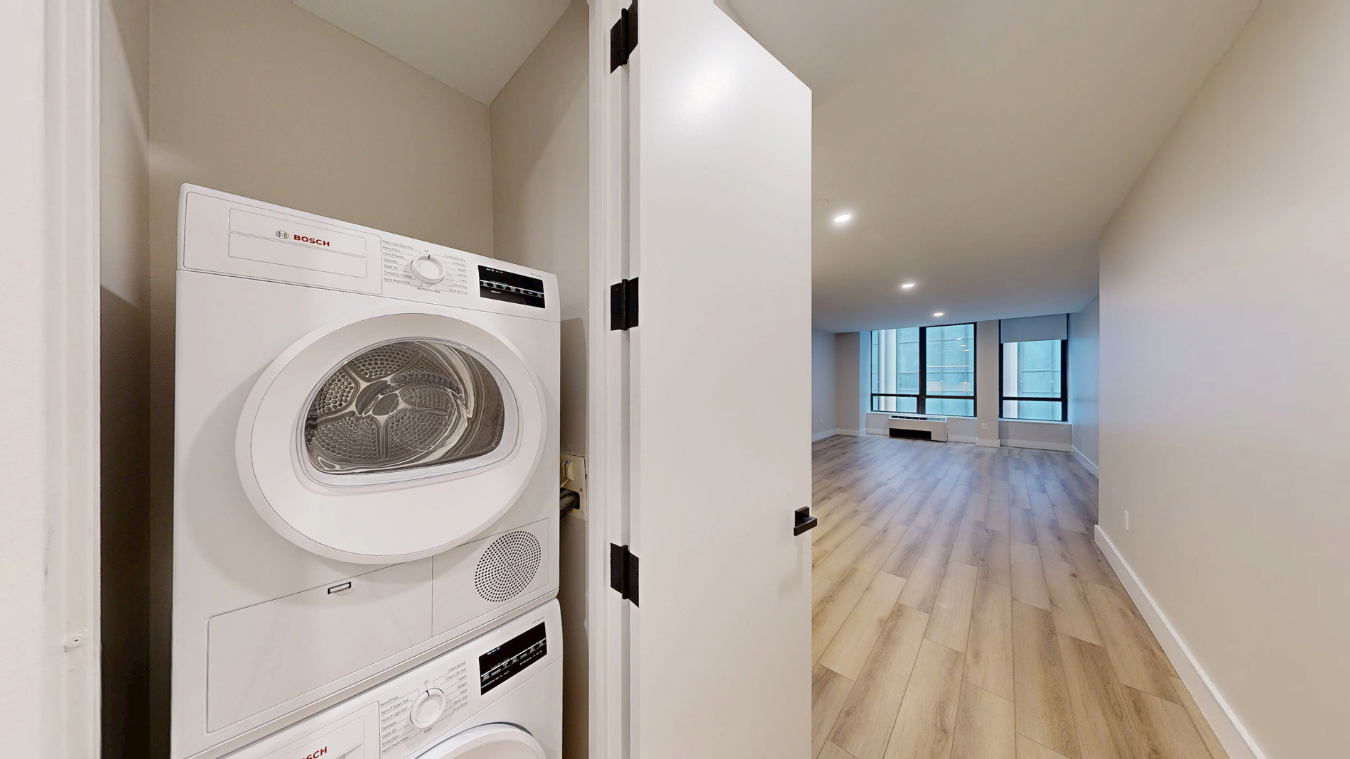 Studio Apartment – 95 Wall Street #924, New York, NY 10005